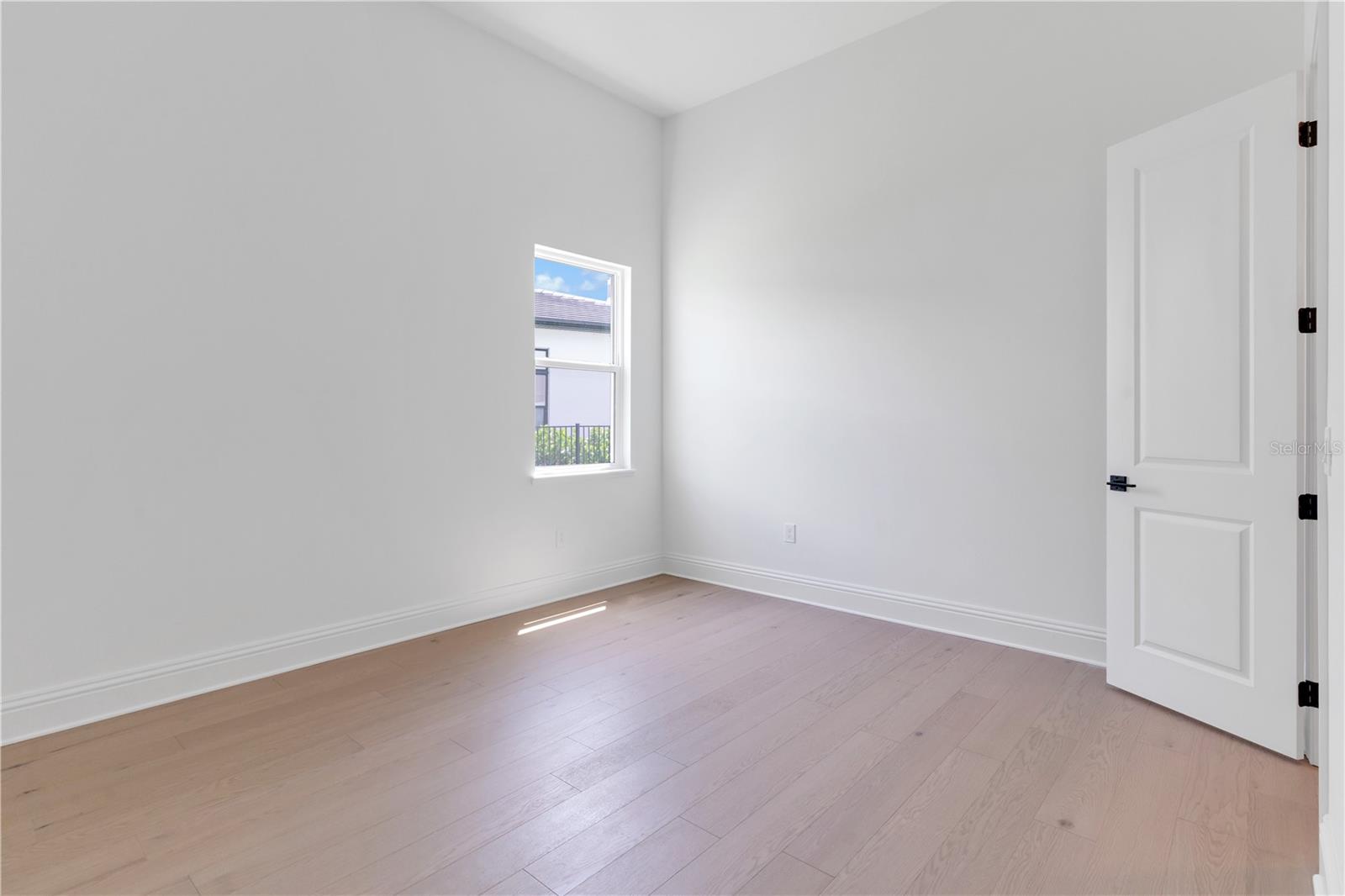 LAUREL POINTE - Residential