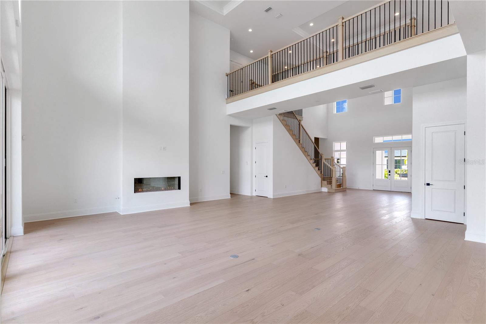 LAUREL POINTE - Residential