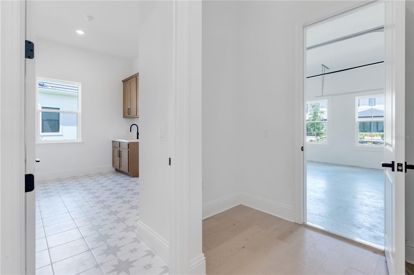 LAUREL POINTE - Residential