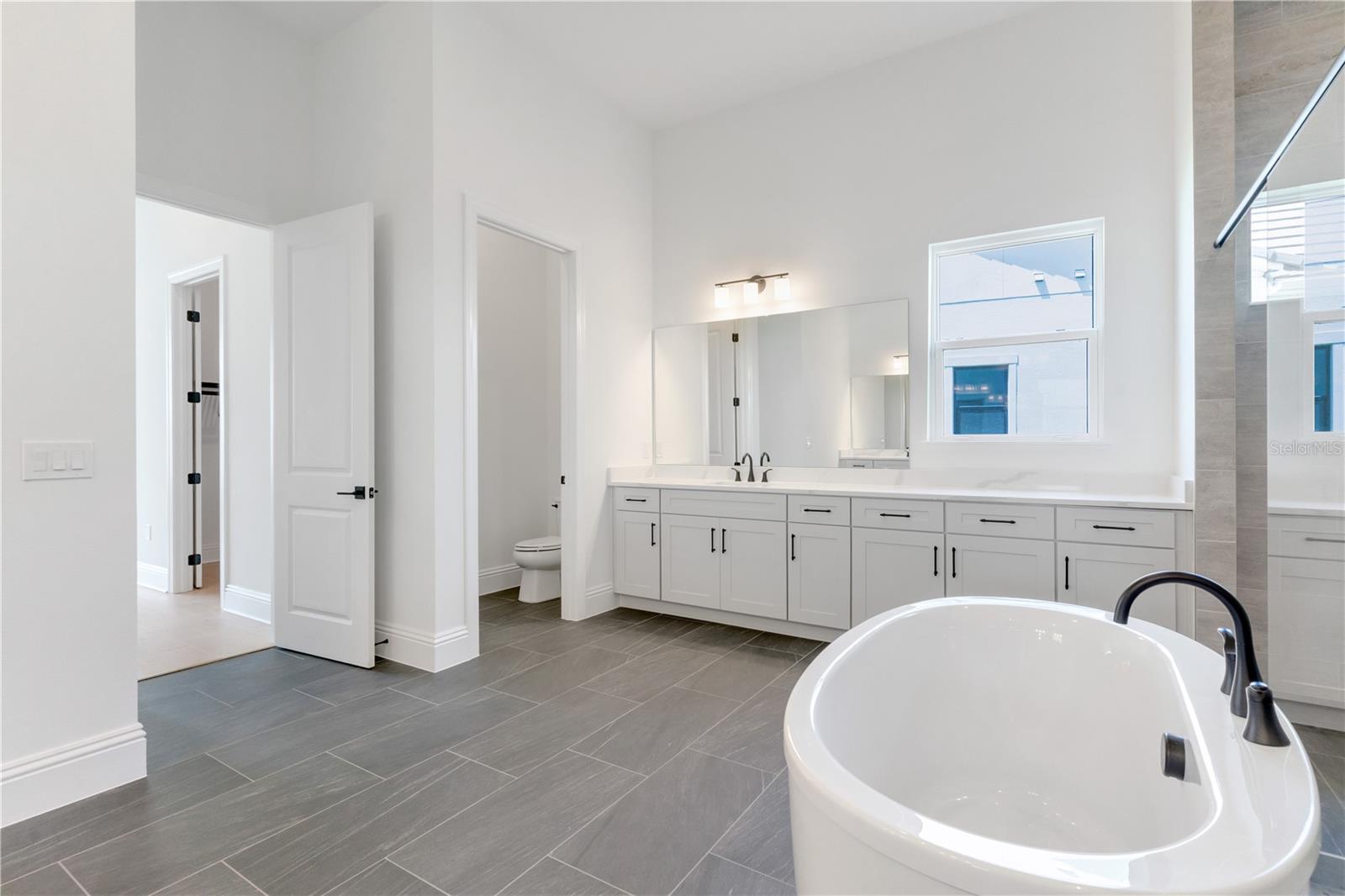 LAUREL POINTE - Residential