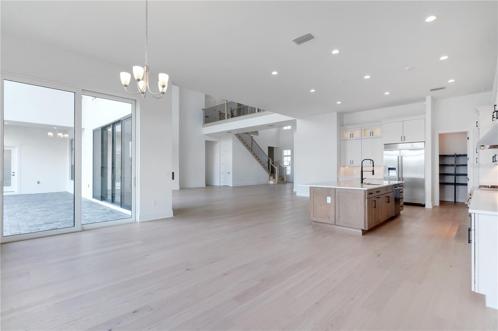 LAUREL POINTE - Residential