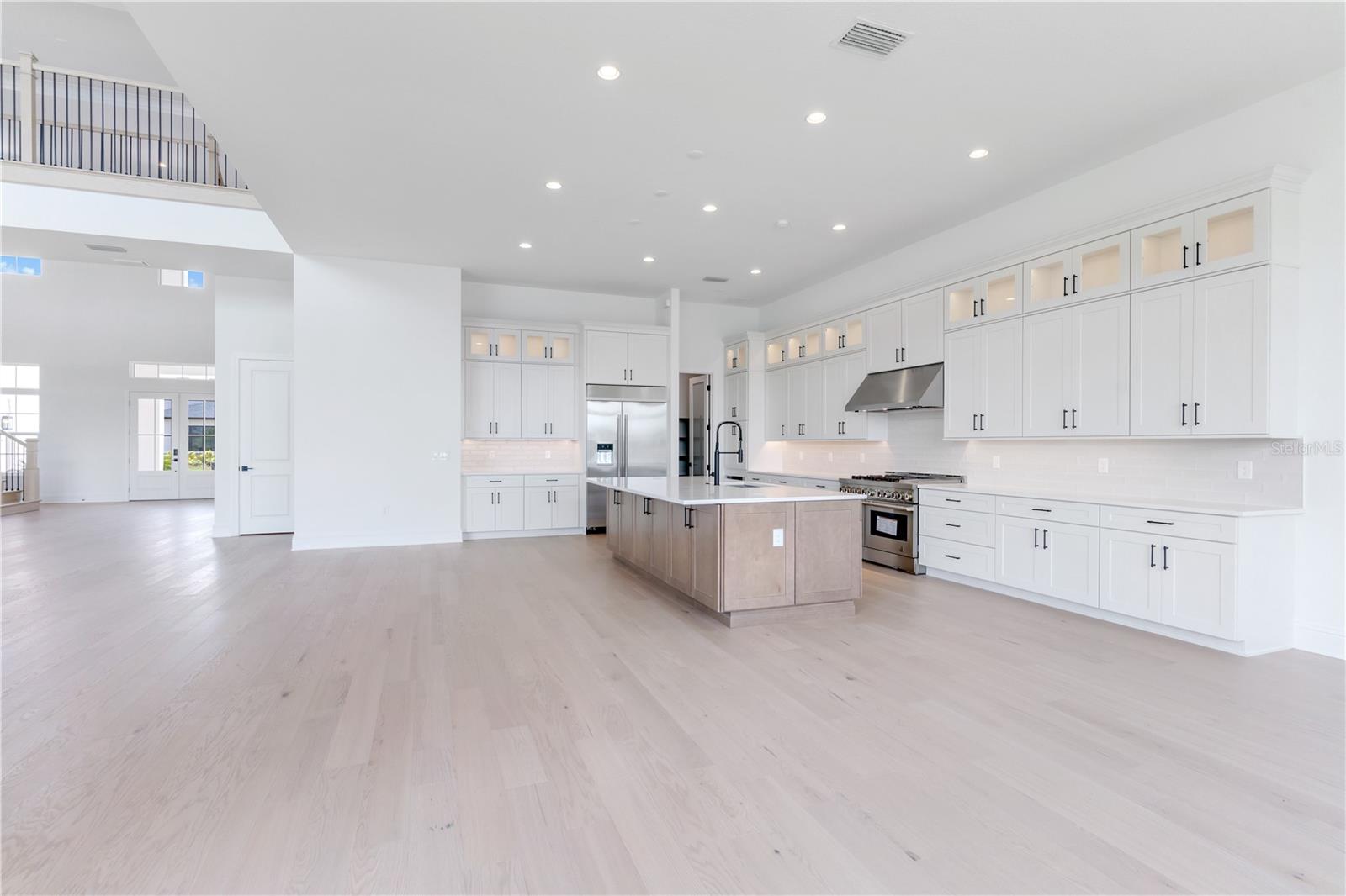 LAUREL POINTE - Residential