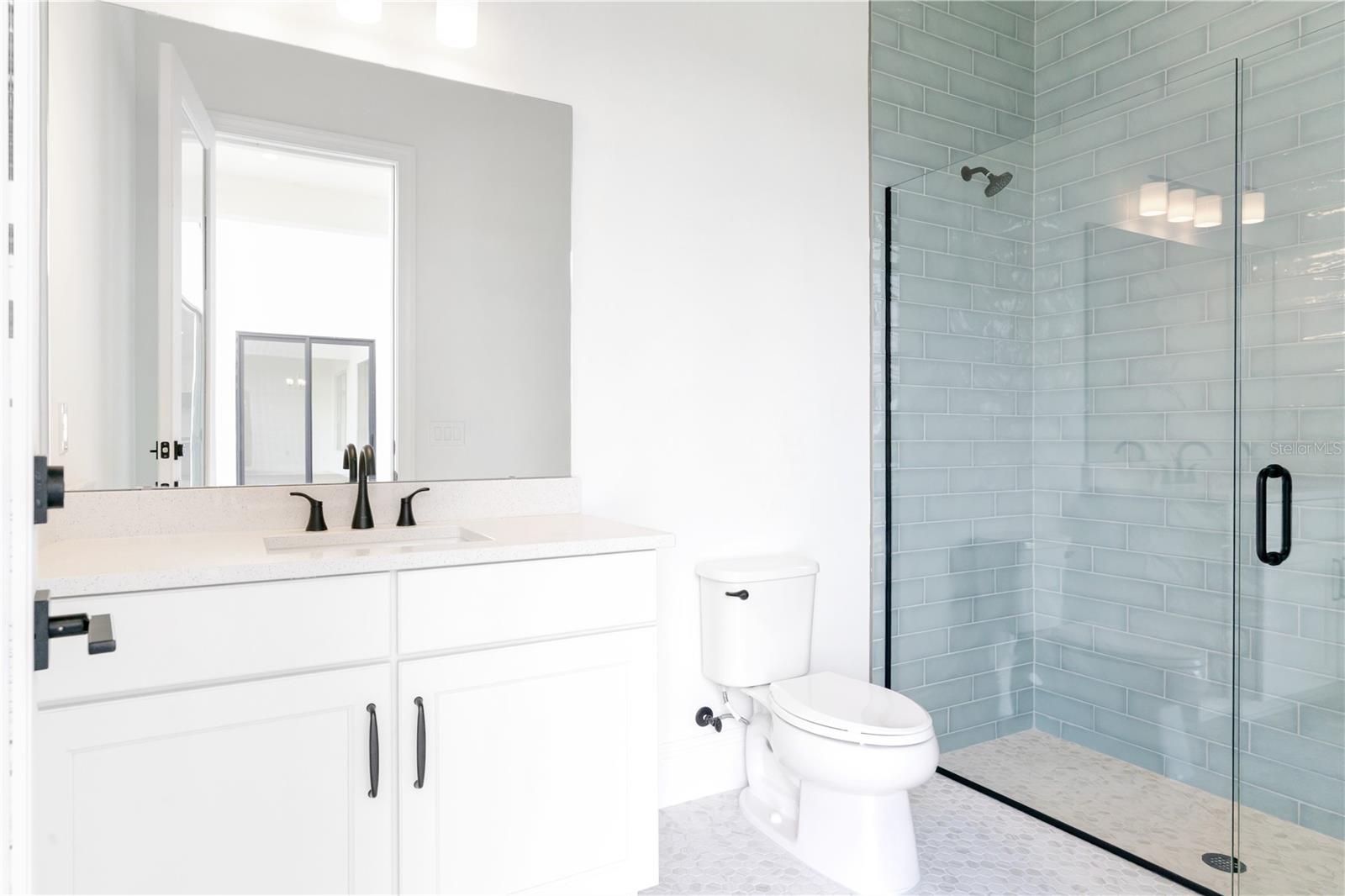 LAUREL POINTE - Residential