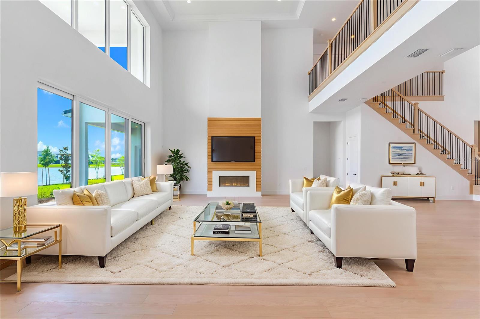 LAUREL POINTE - Residential