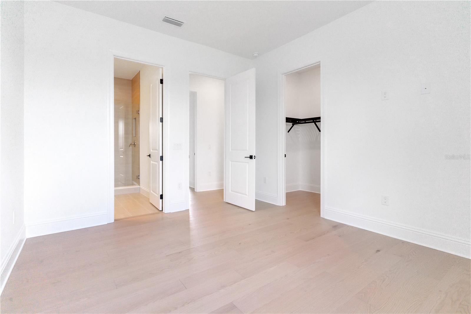 LAUREL POINTE - Residential