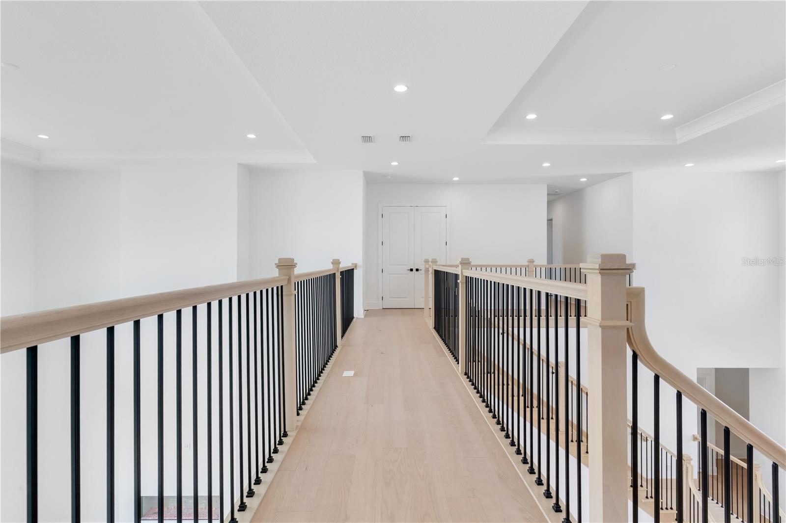 LAUREL POINTE - Residential