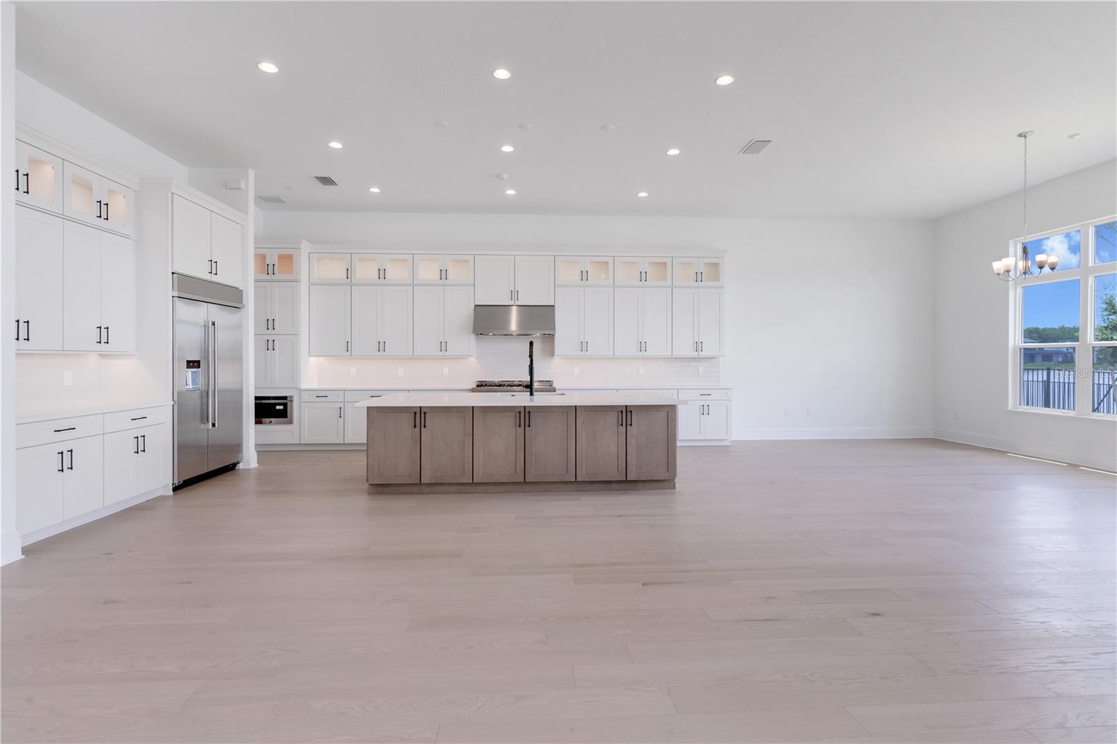 LAUREL POINTE - Residential