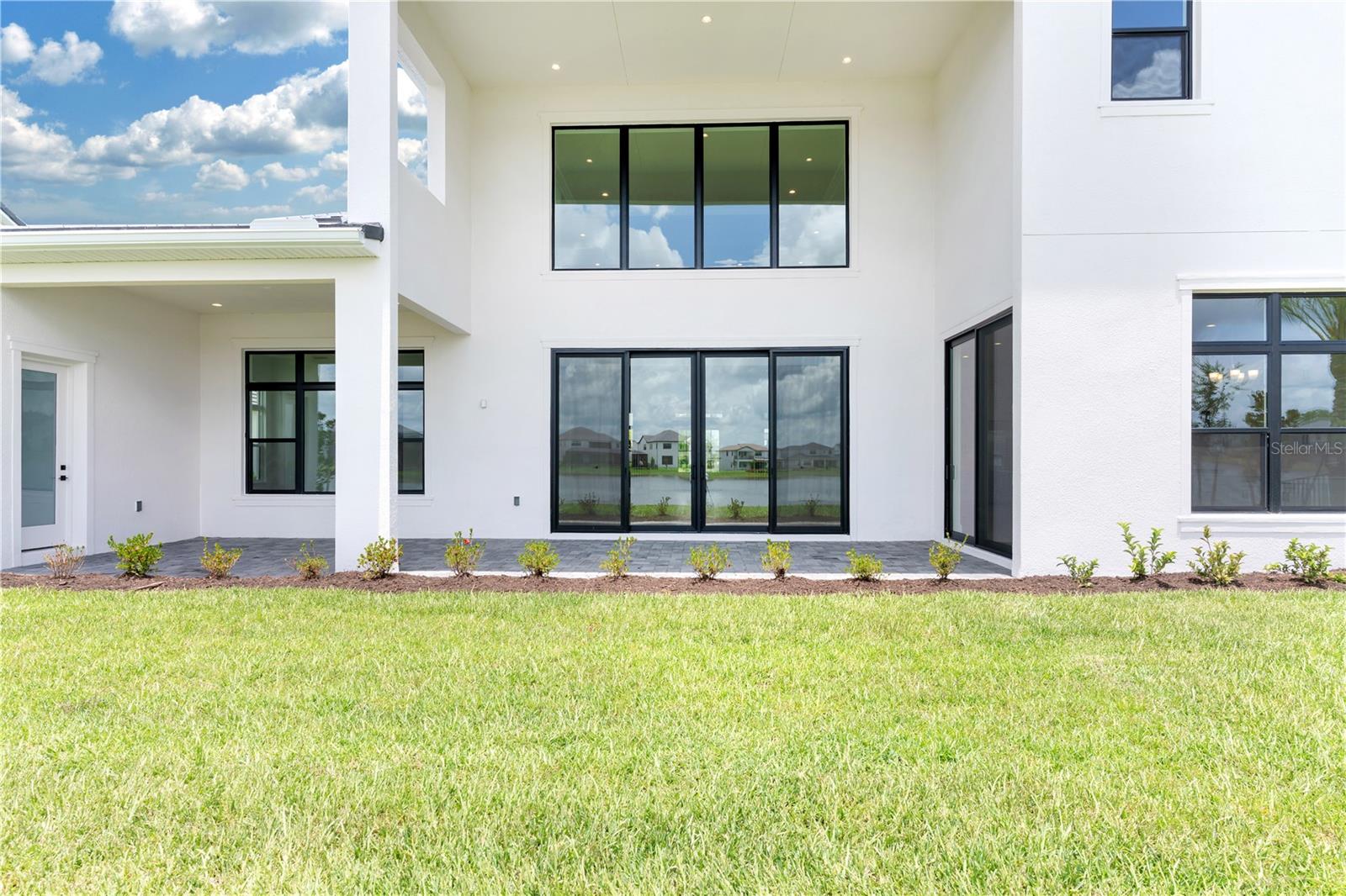 LAUREL POINTE - Residential