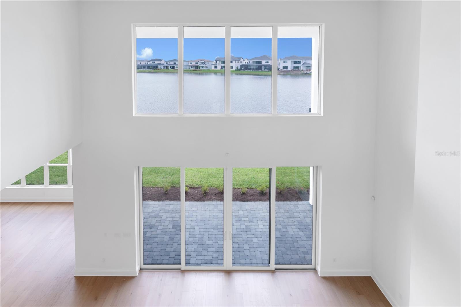LAUREL POINTE - Residential