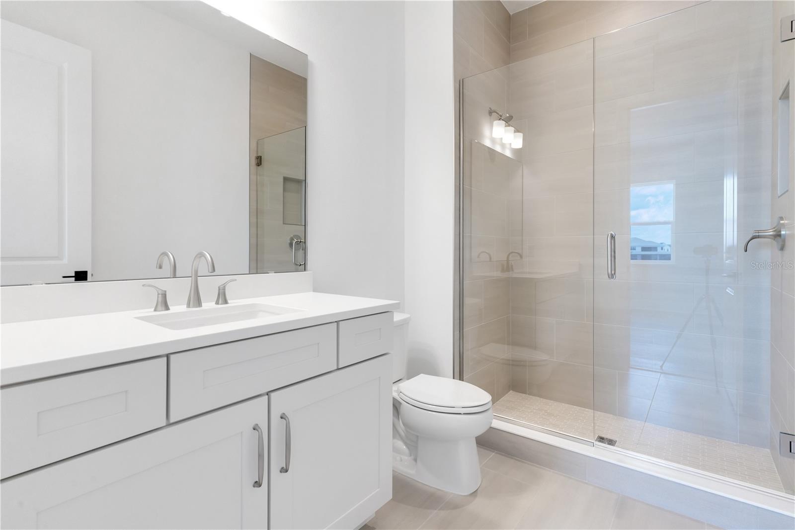LAUREL POINTE - Residential