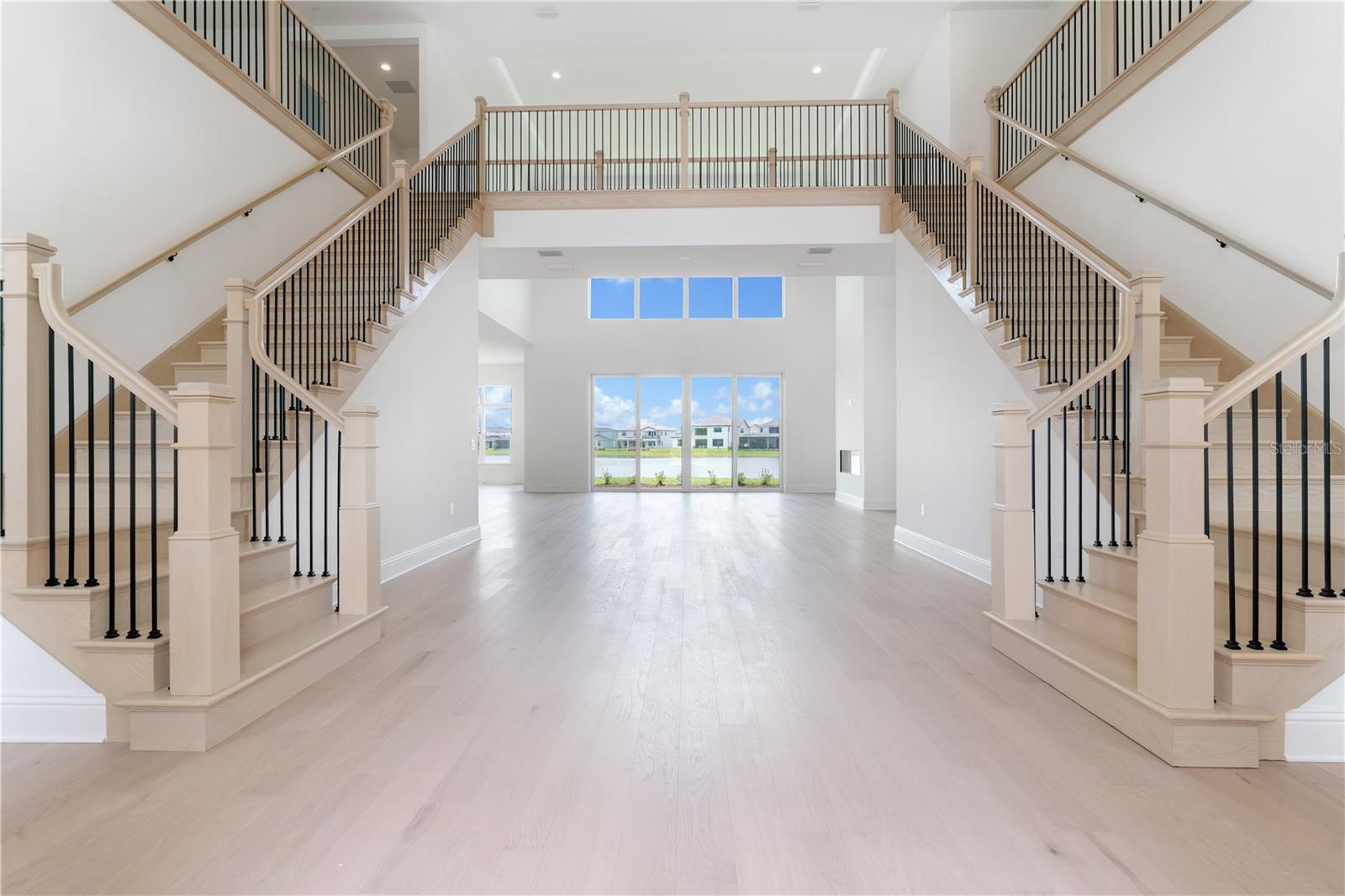 LAUREL POINTE - Residential