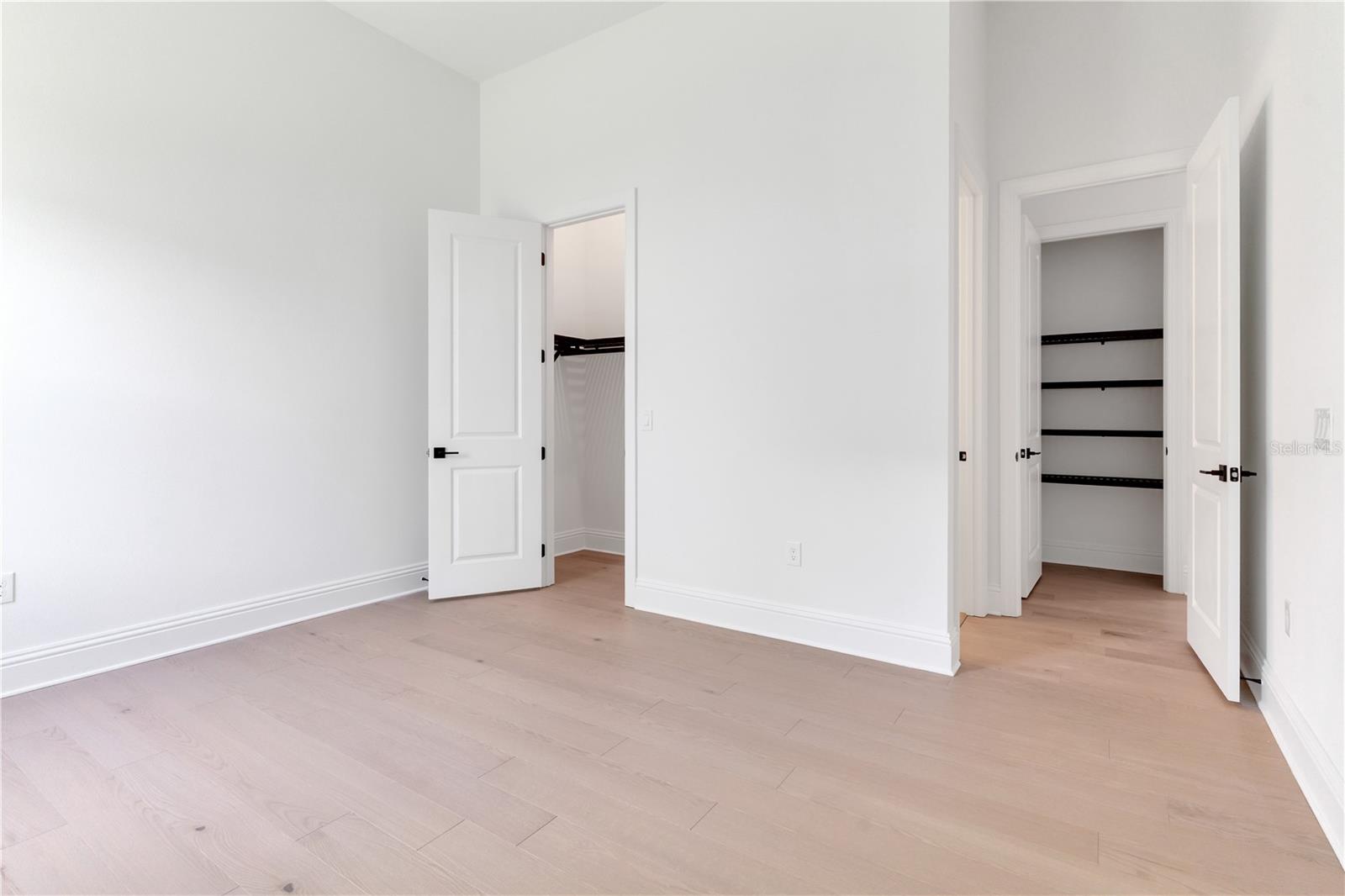 LAUREL POINTE - Residential