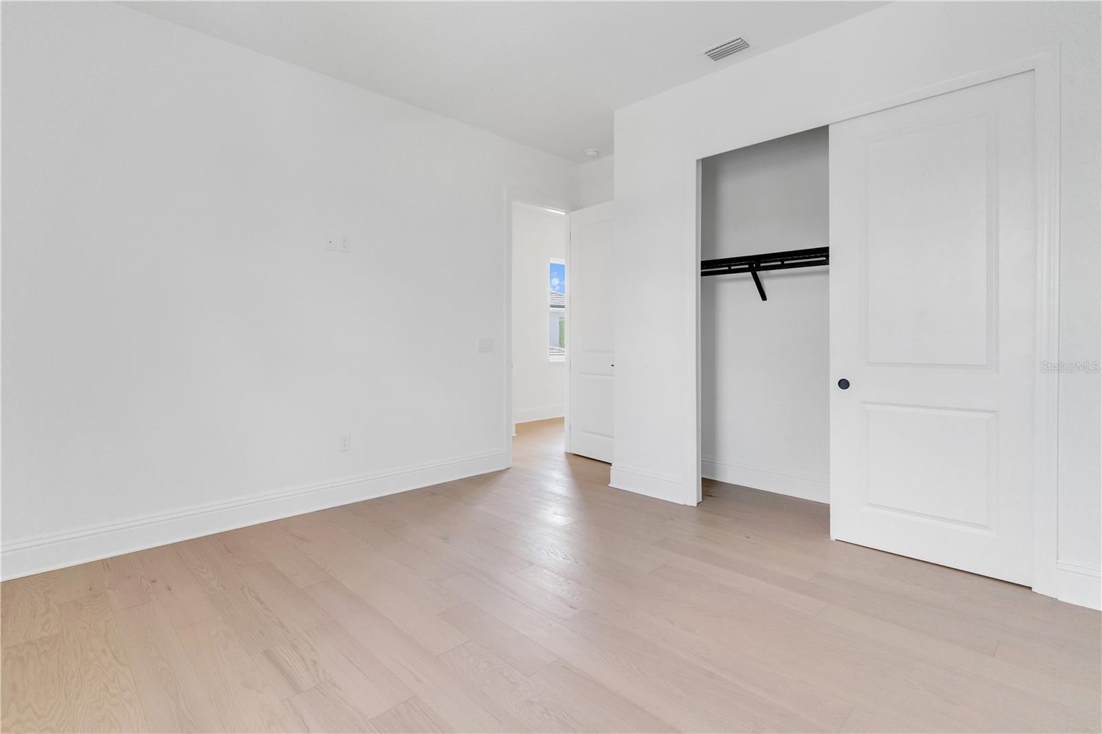 LAUREL POINTE - Residential