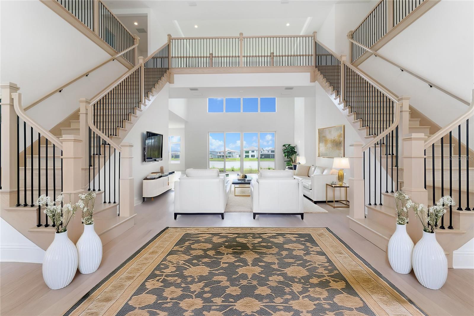 LAUREL POINTE - Residential
