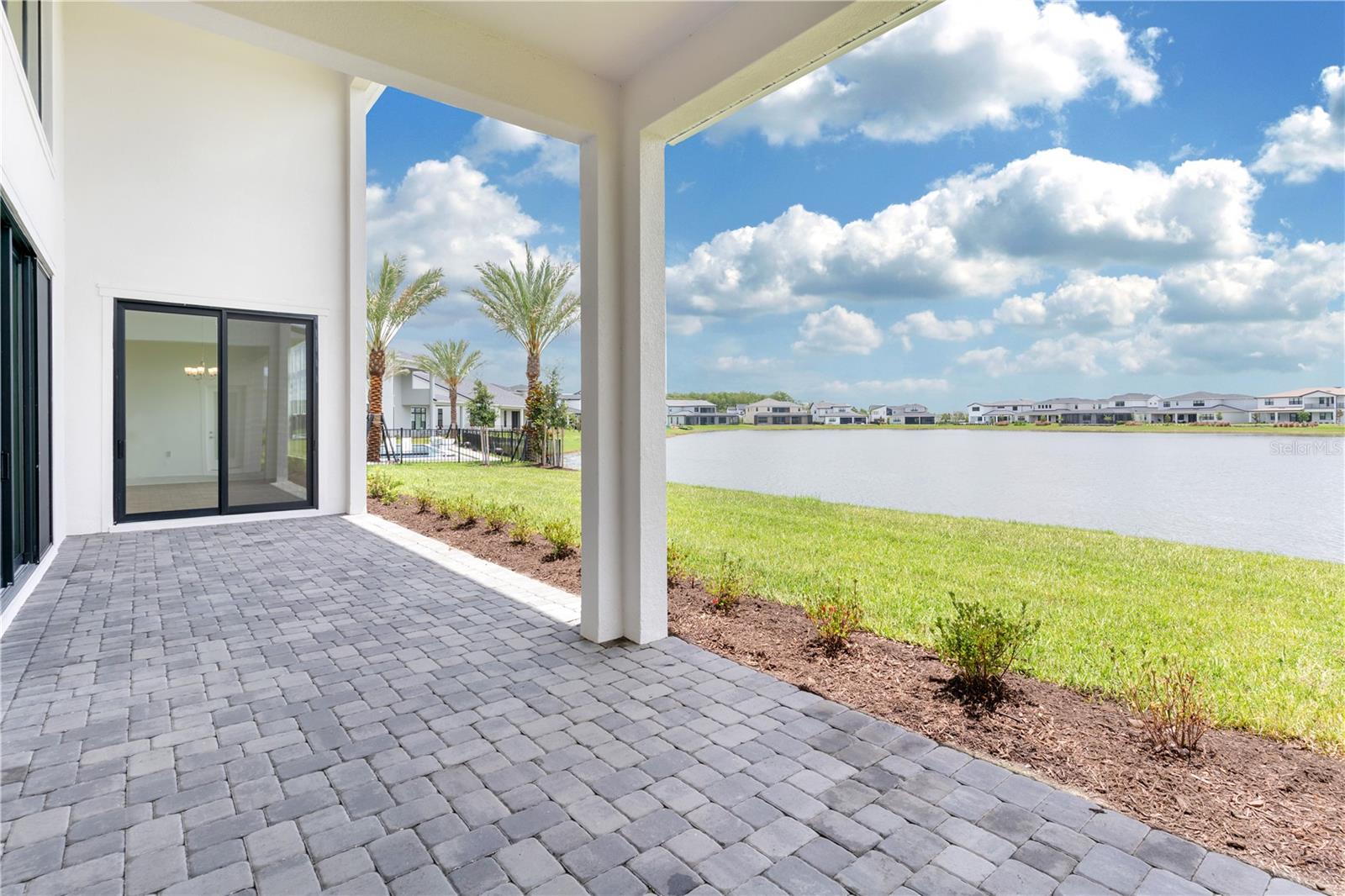 LAUREL POINTE - Residential