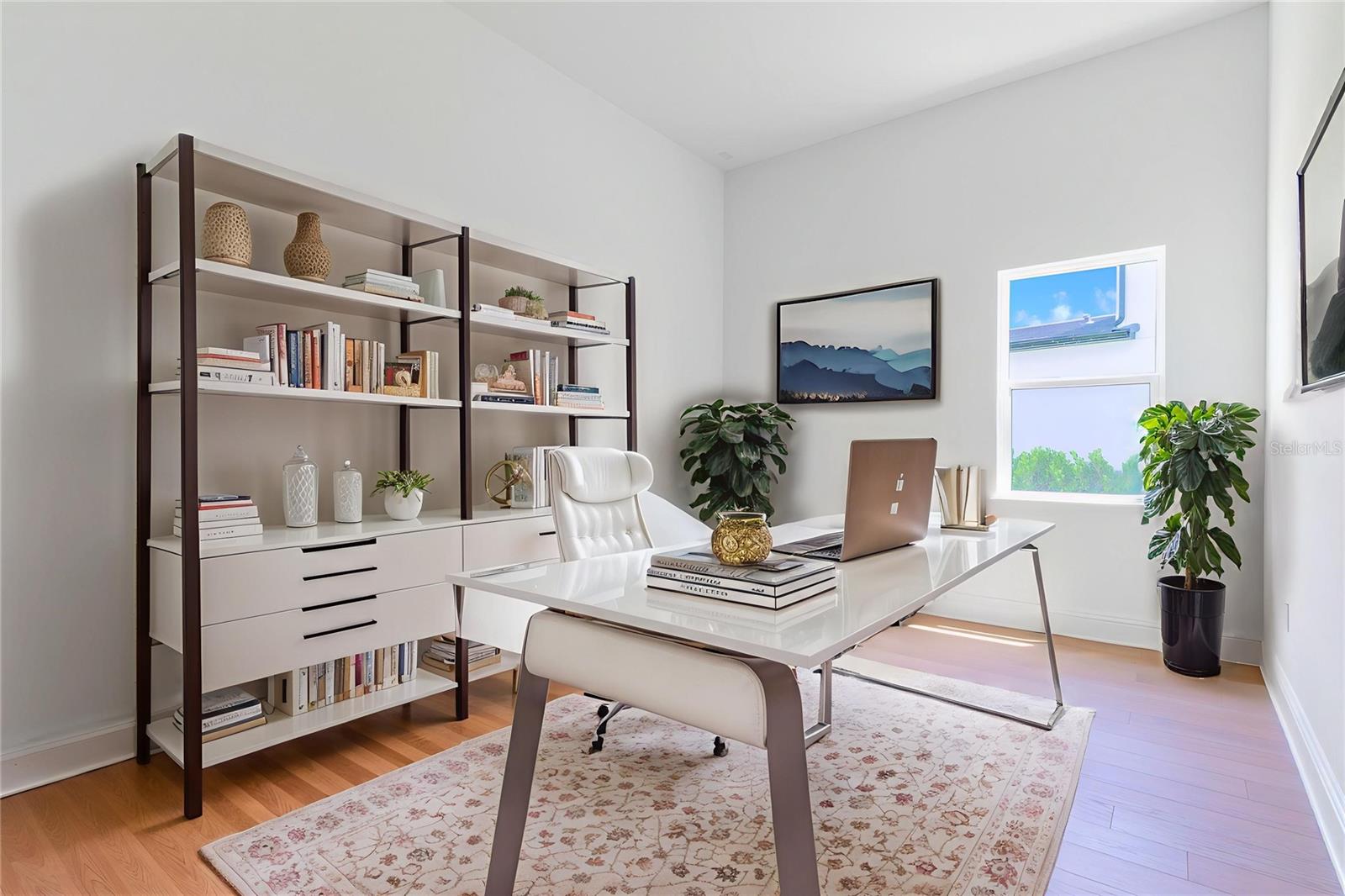 LAUREL POINTE - Residential