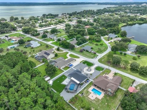 A home in TAVARES