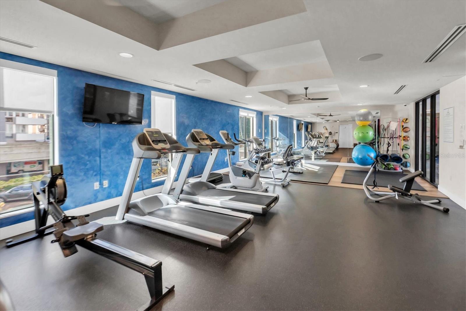 SALVADOR THE CONDO - Residential