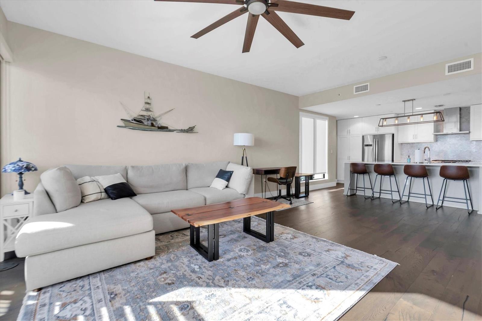 SALVADOR THE CONDO - Residential