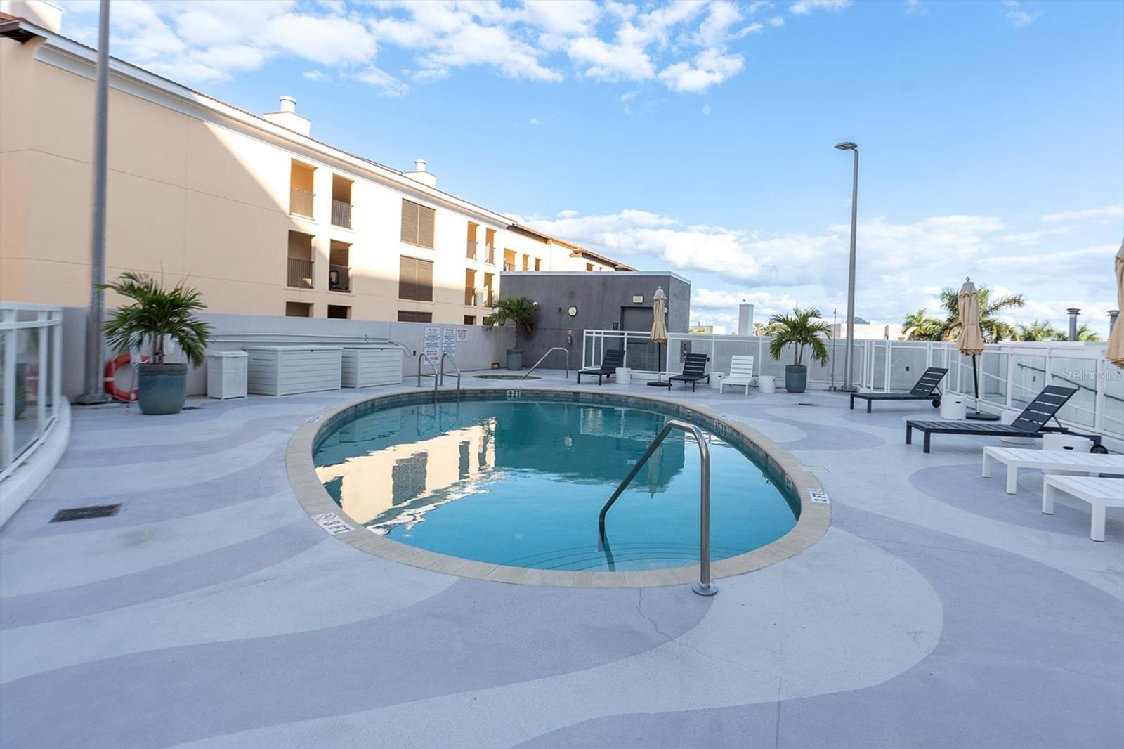 SALVADOR THE CONDO - Residential