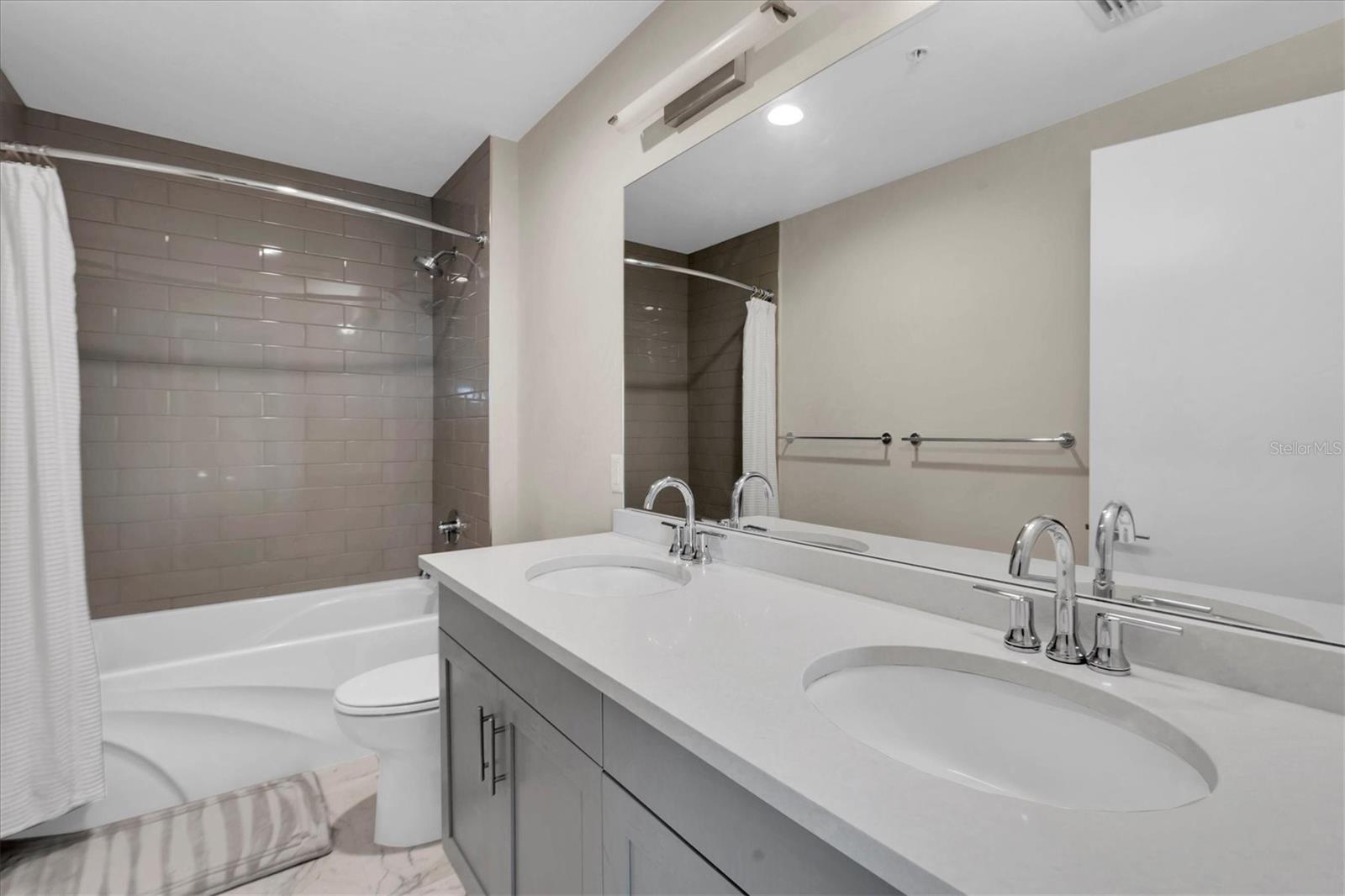 SALVADOR THE CONDO - Residential