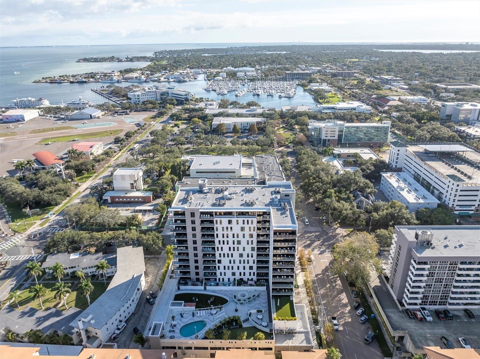 SALVADOR THE CONDO - Residential