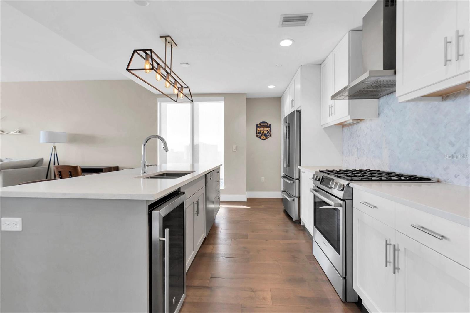 SALVADOR THE CONDO - Residential