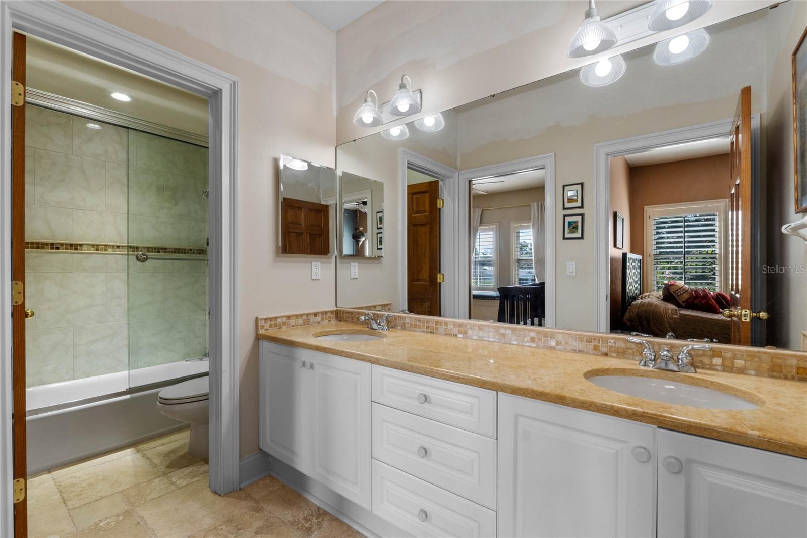 KILLARNEY SHORES - Residential