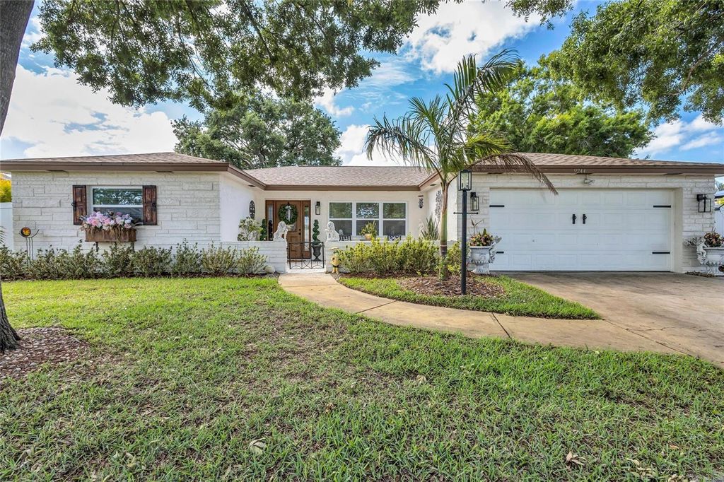 Photo of 9244 79th Avenue, Seminole, FL 33777 (MLS # TB8487413)