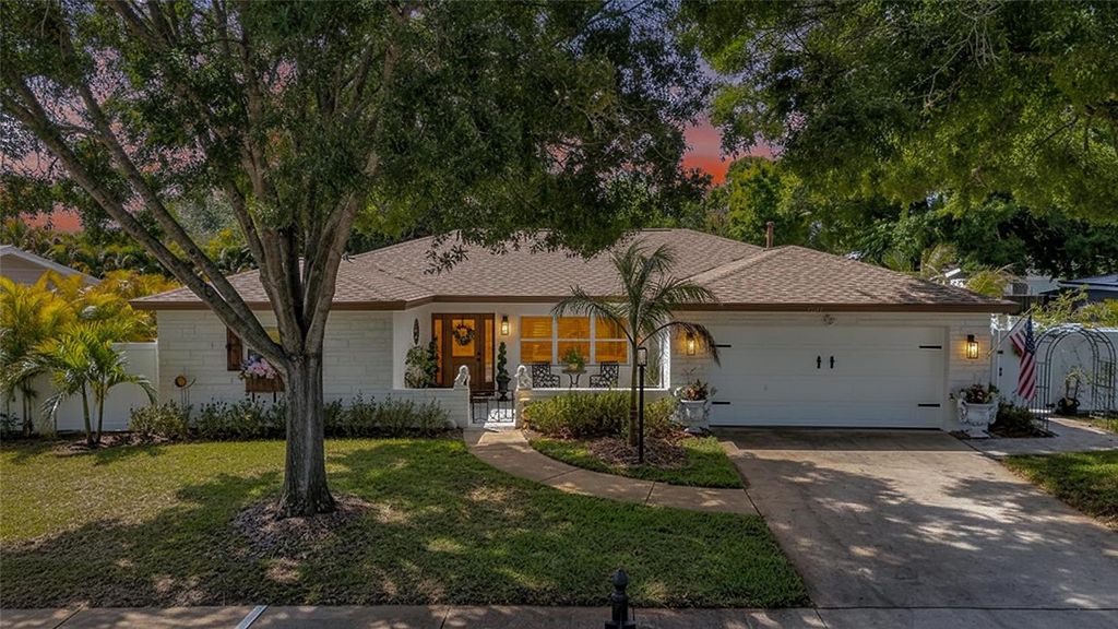 Photo of 9244 79th Avenue, Seminole, FL 33777 (MLS # TB8487413)