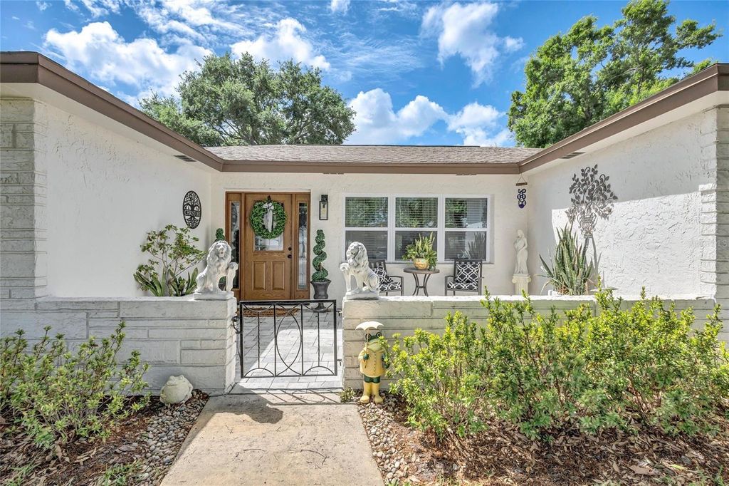 Photo of 9244 79th Avenue, Seminole, FL 33777 (MLS # TB8487413)