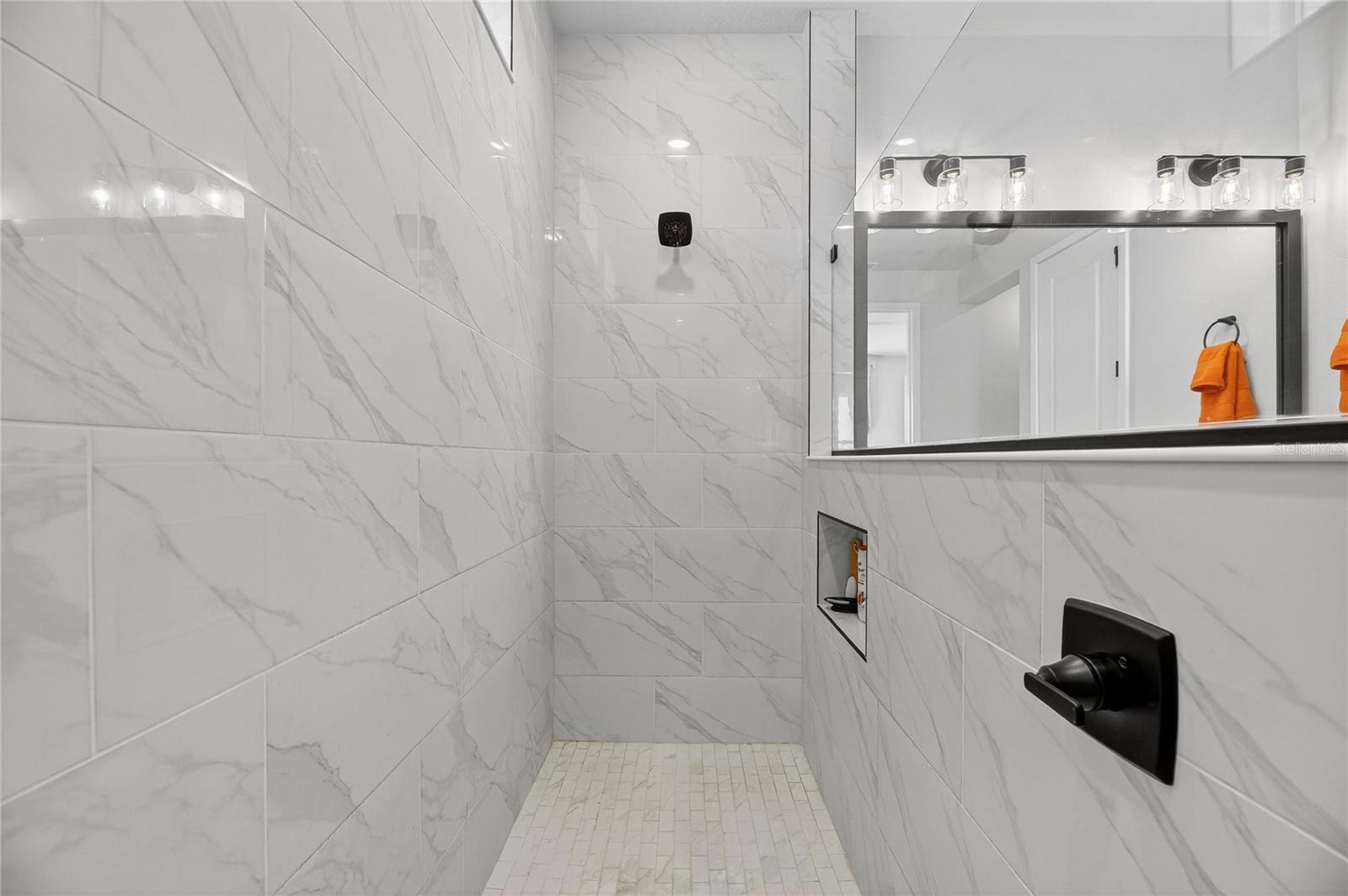 PENINSULA/RHODINE LK - Residential