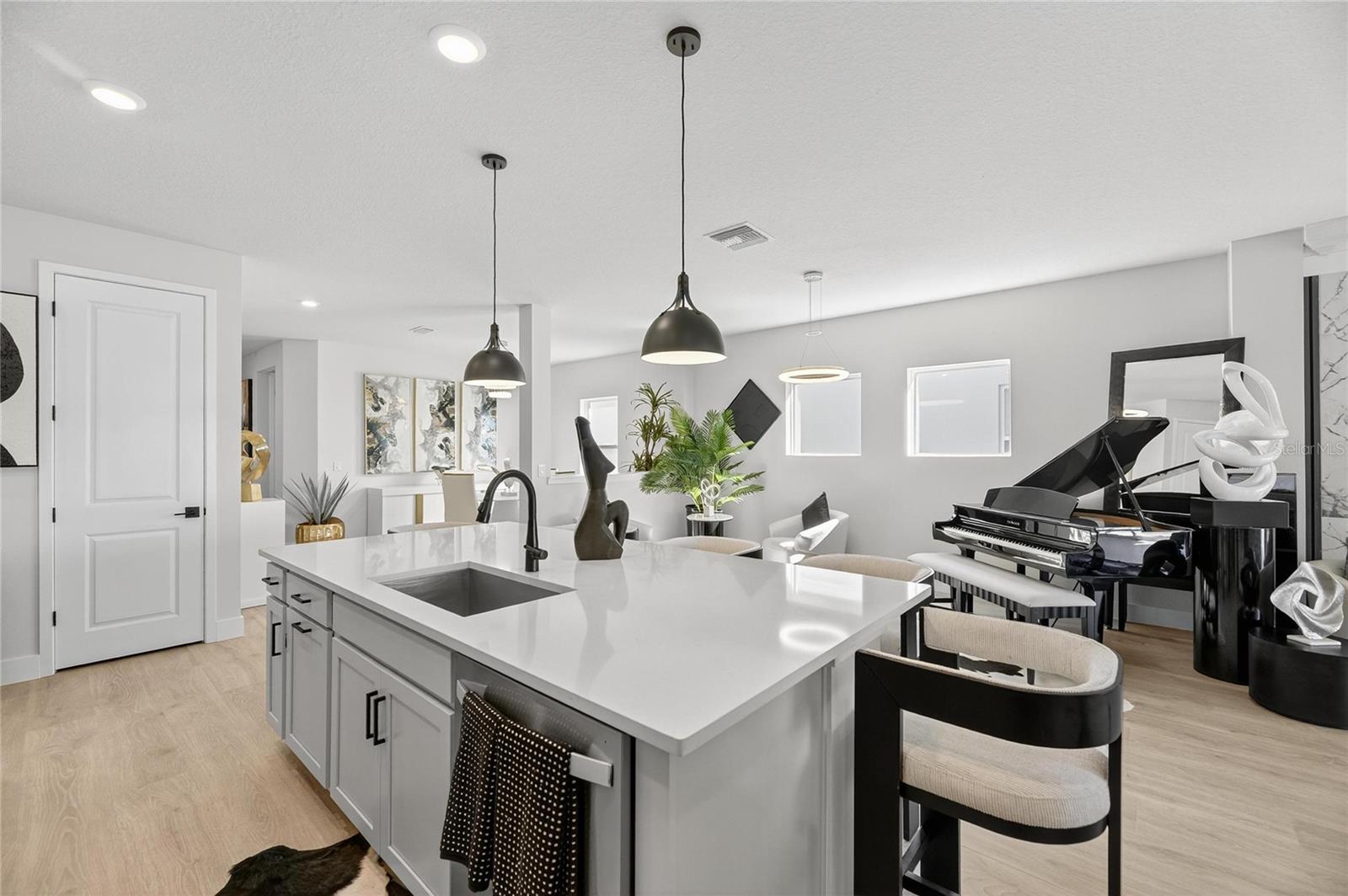 PENINSULA/RHODINE LK - Residential