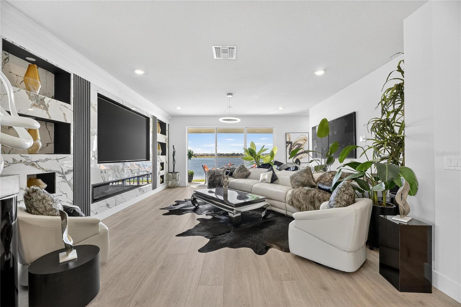 PENINSULA/RHODINE LK - Residential