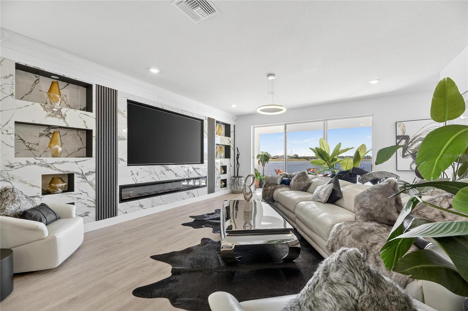 PENINSULA/RHODINE LK - Residential