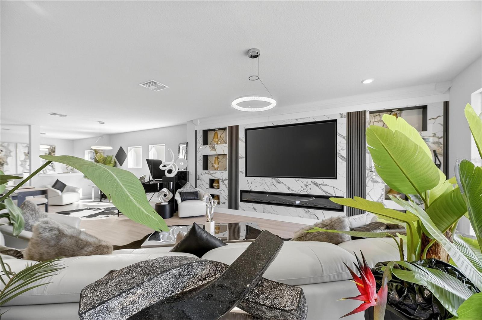 PENINSULA/RHODINE LK - Residential