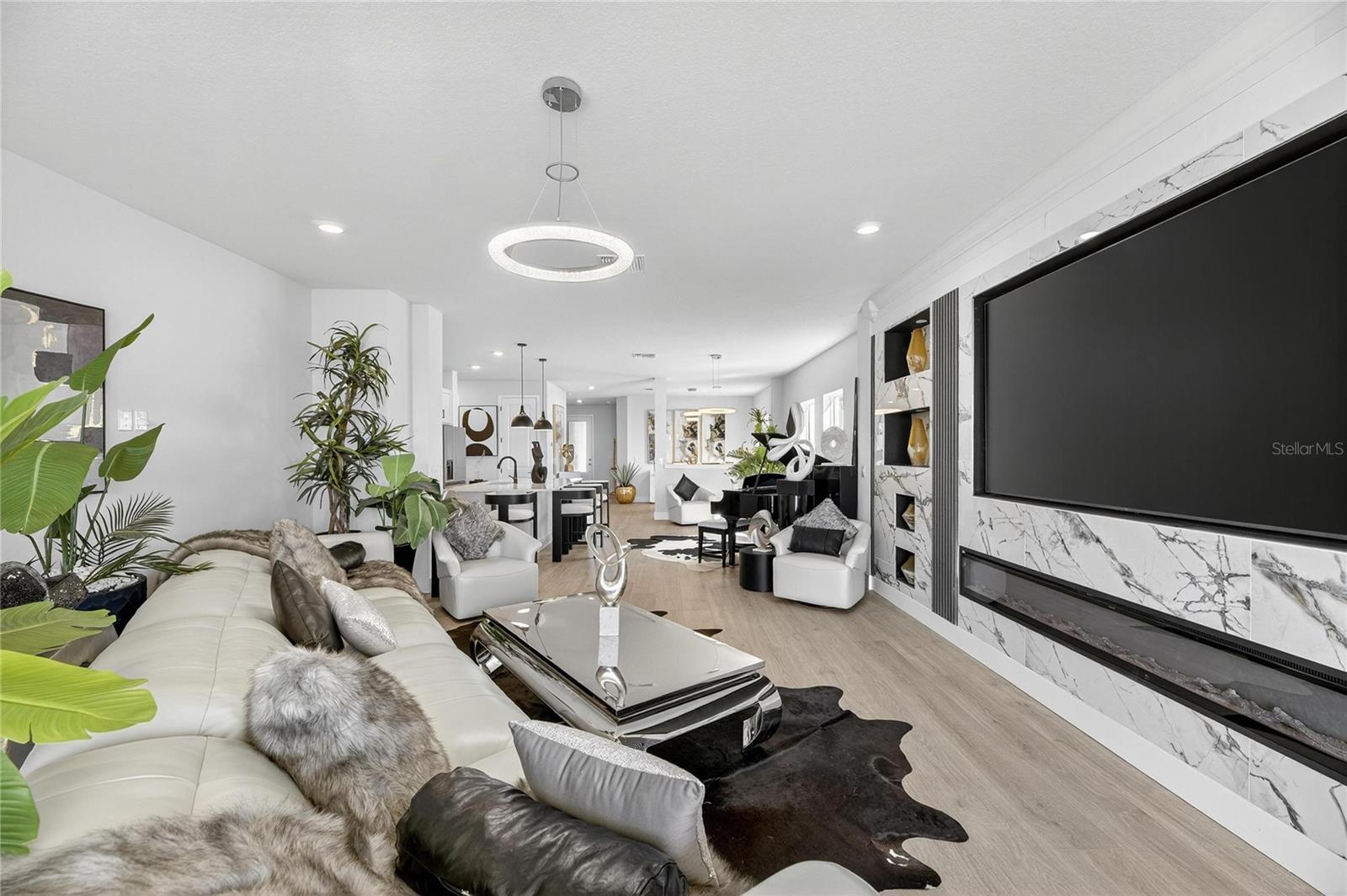 PENINSULA/RHODINE LK - Residential