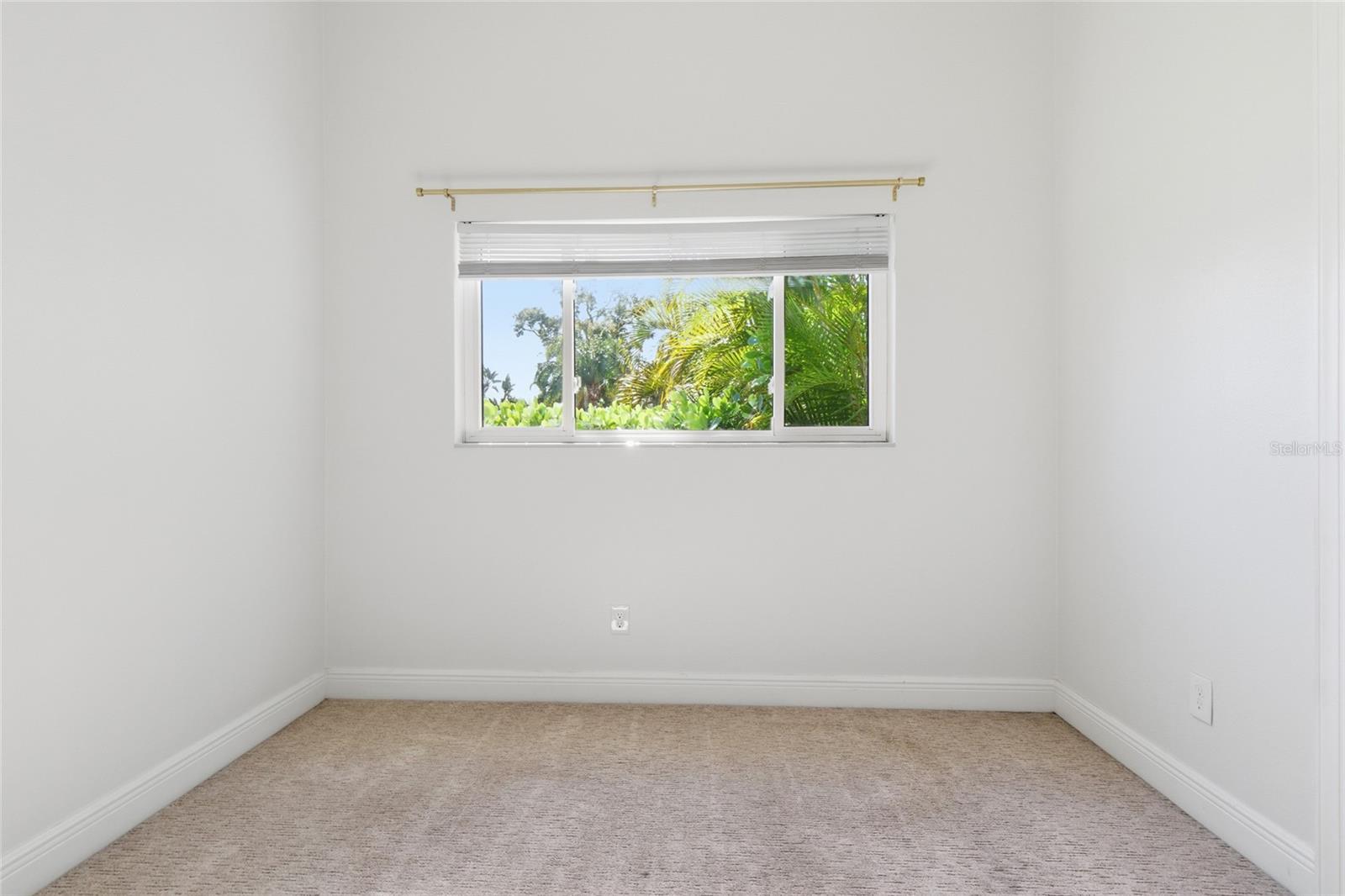 SOUTH GATE MANOR - Residential