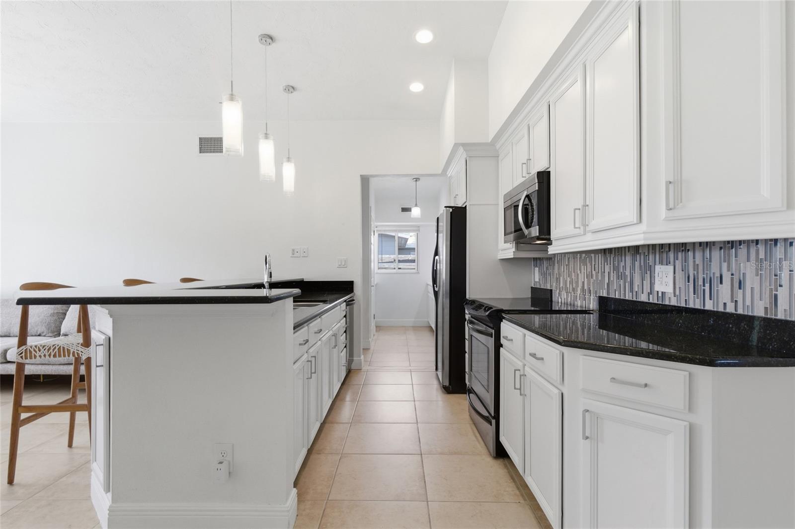 SOUTH GATE MANOR - Residential