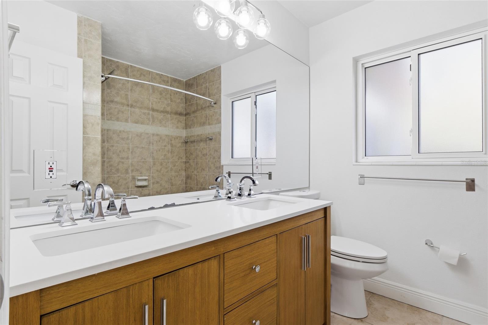 SOUTH GATE MANOR - Residential