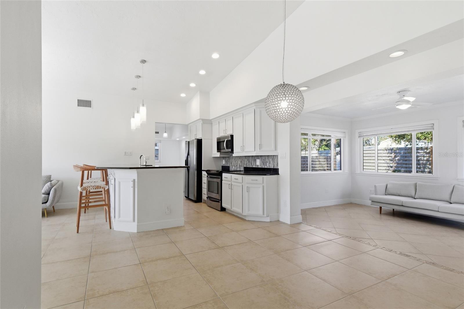 SOUTH GATE MANOR - Residential