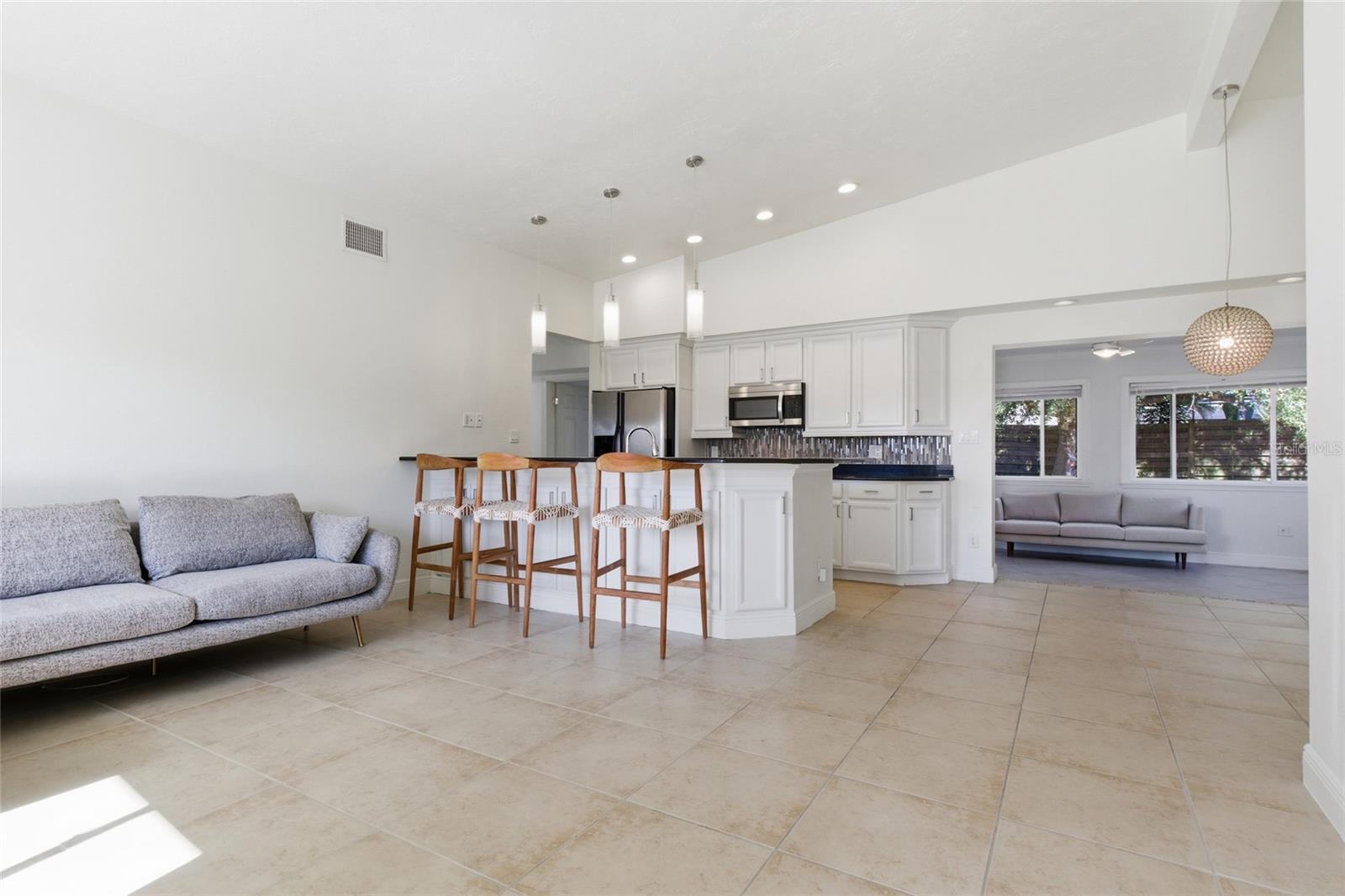 SOUTH GATE MANOR - Residential