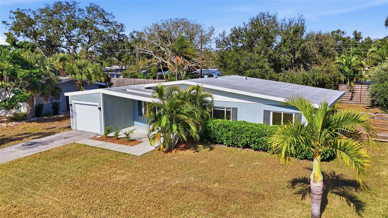 SOUTH GATE MANOR - Residential