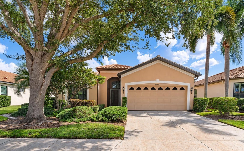 Photo of 8013 Stirling Falls Circle, Sarasota, FL 34243 (MLS # A4710041)