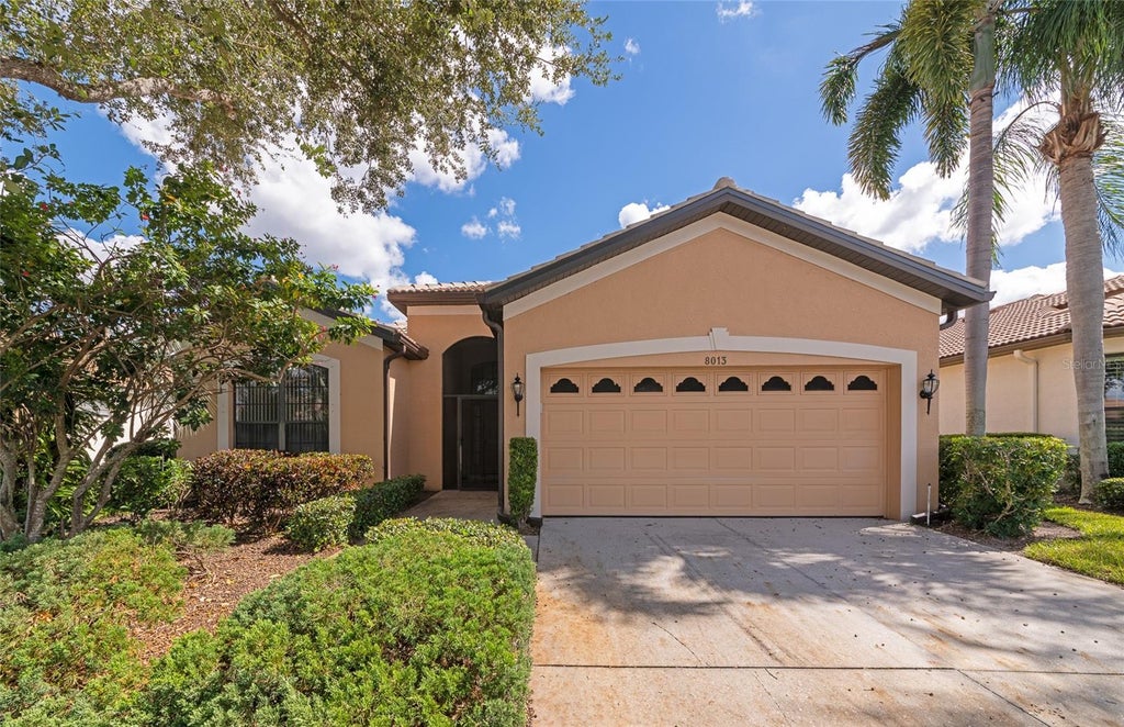 Photo of 8013 Stirling Falls Circle, Sarasota, FL 34243 (MLS # A4710041)