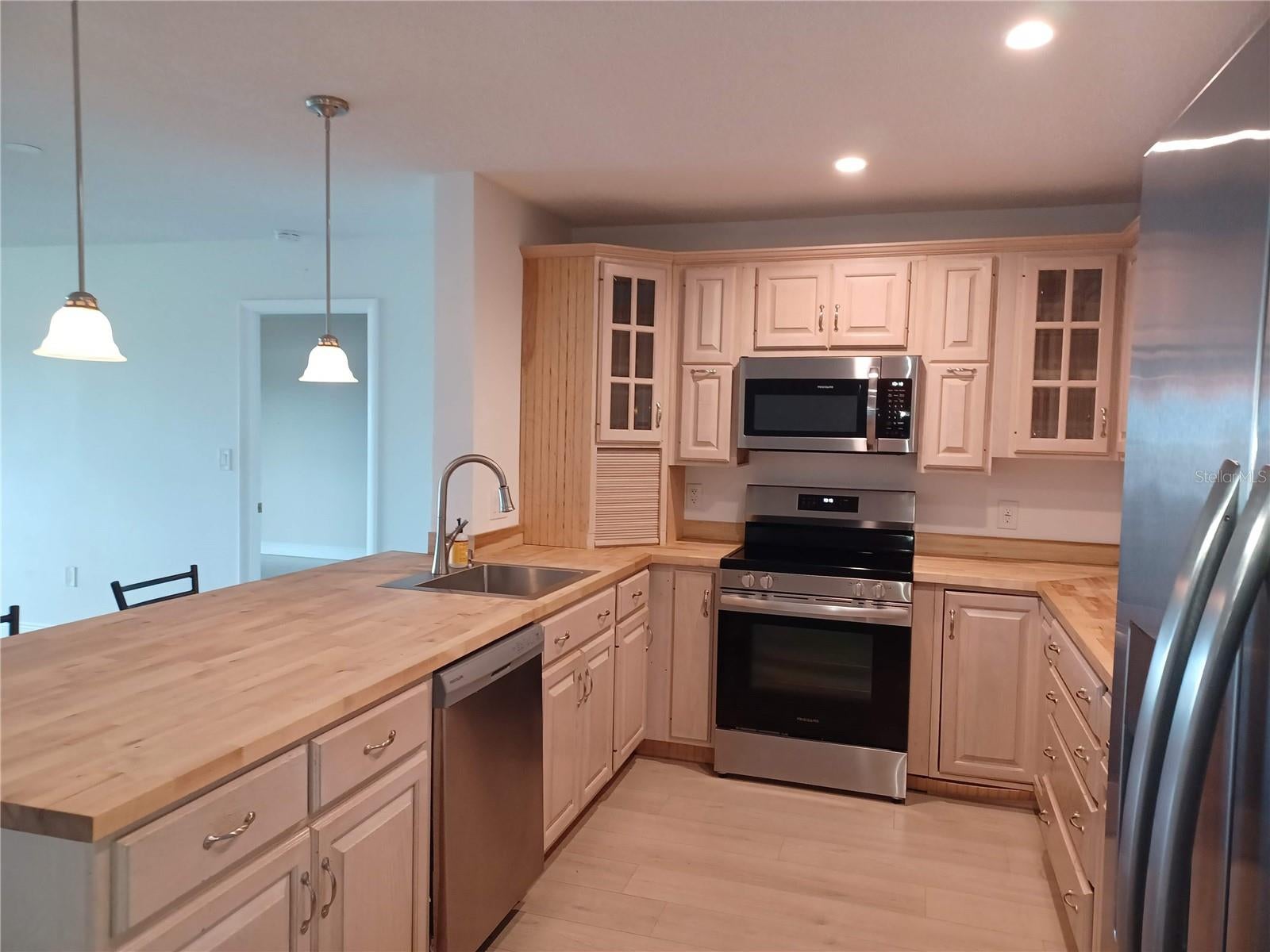 100 BLUFF VIEW DRIVE 603C