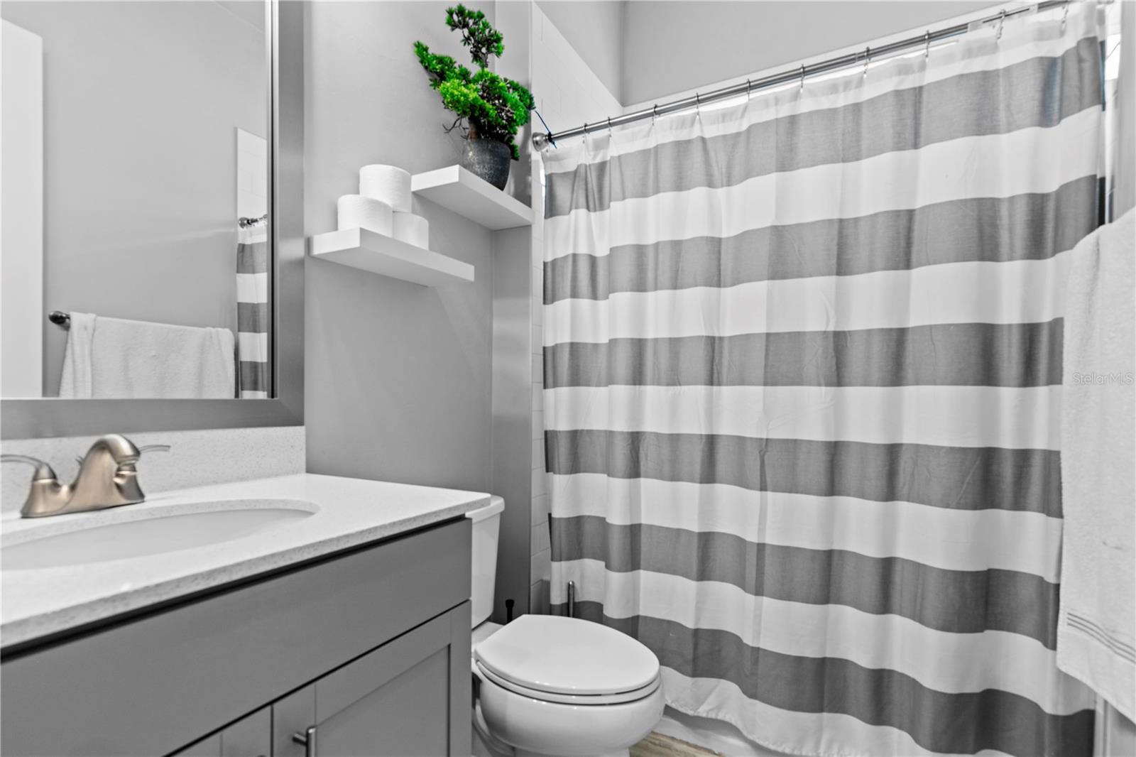 OAKMONT PH 2 PB 32 PG 30 - Residential Lease