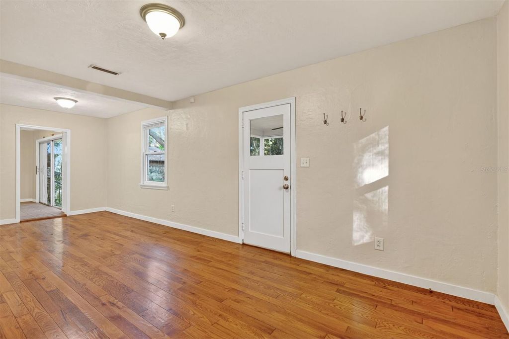 Photo of 914 NE 6th Avenue, Gainesville, FL 32601 (MLS # GC539765)