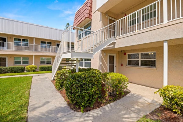 10038 62ND TER N APT 1, ST PETERSBURG, FL 33708 - Image b0a68e2ac9ad540af549bbbc4b5acf92/547765065