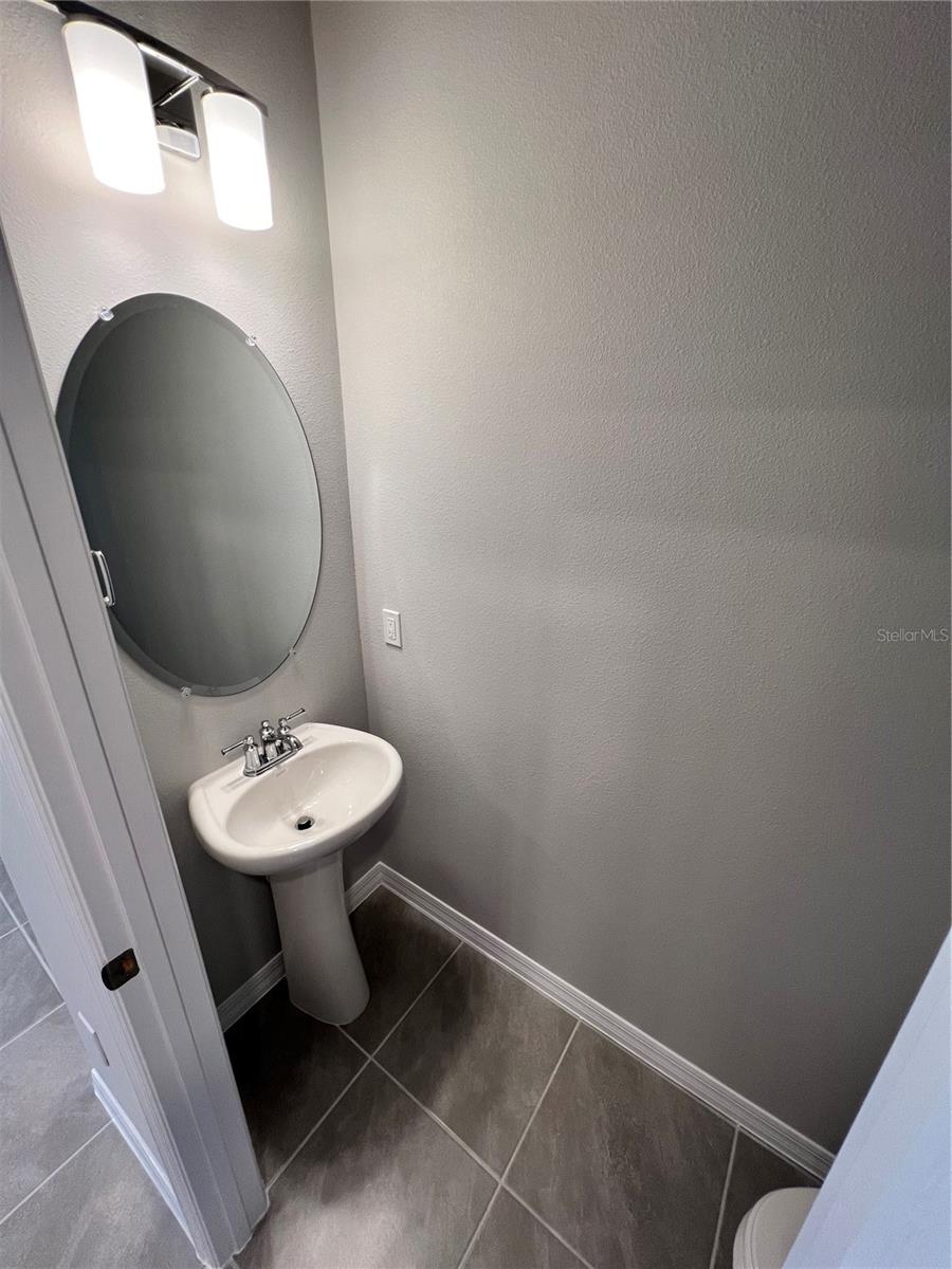 LAKE MDW LNDG - Residential Lease